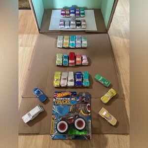 Hot Wheels 2024 Monster Trucks 1956 Hi-Tail Hauler With Crushable Cars